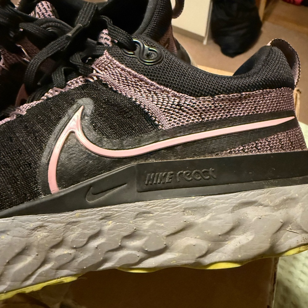 Nike Black and purple Sneakers - Picture 2 of 6
